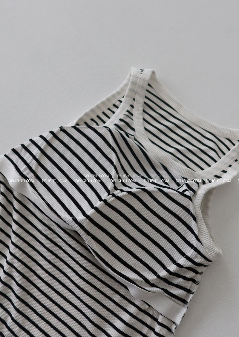 Stripe Dangara is a sleeveless top with a cap