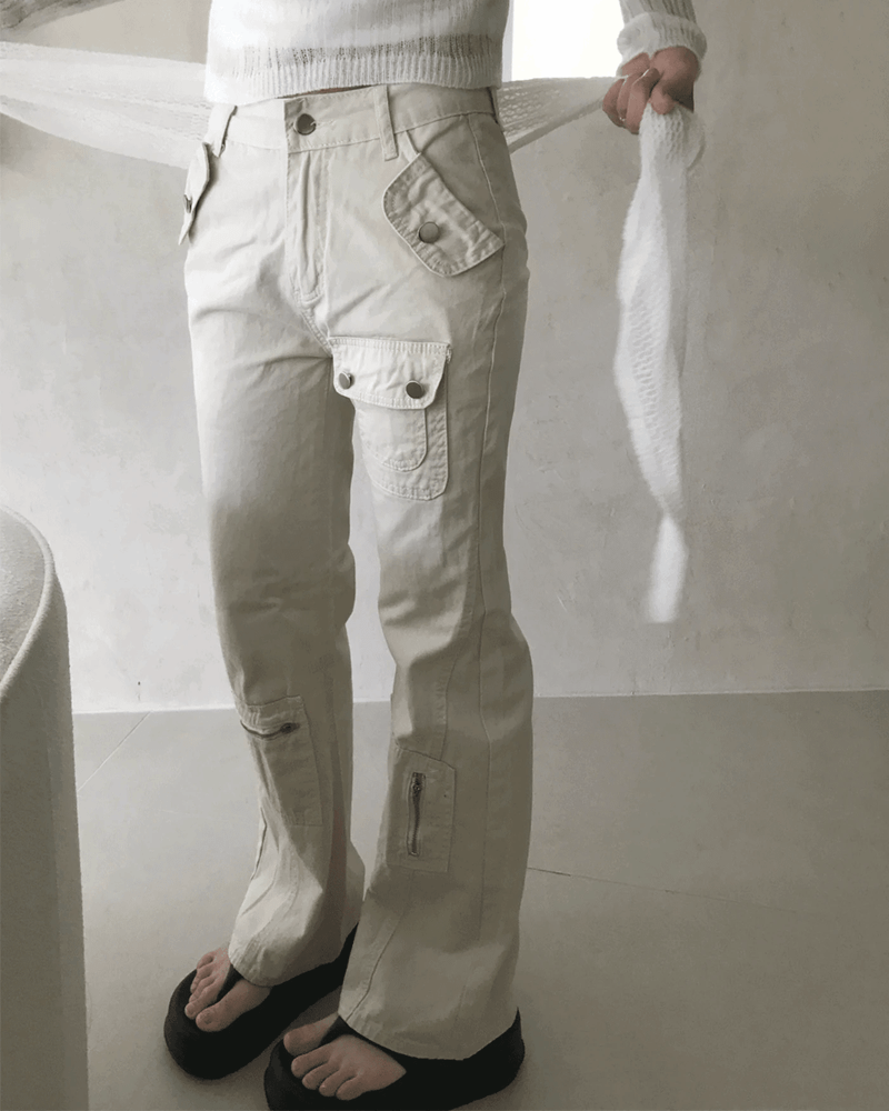 GUSTA（グスタ）の「Louple Cargo Pocket Semi Bootcut Long Pants（Pants）」