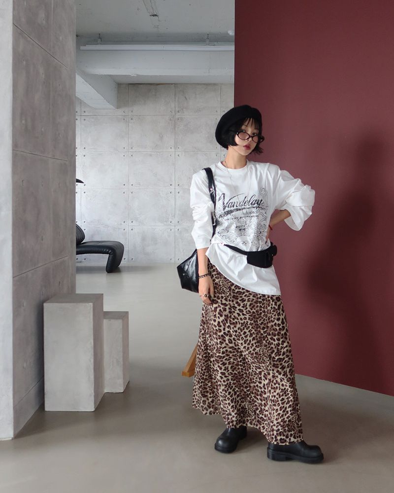 a lace bustier printed T-shirt