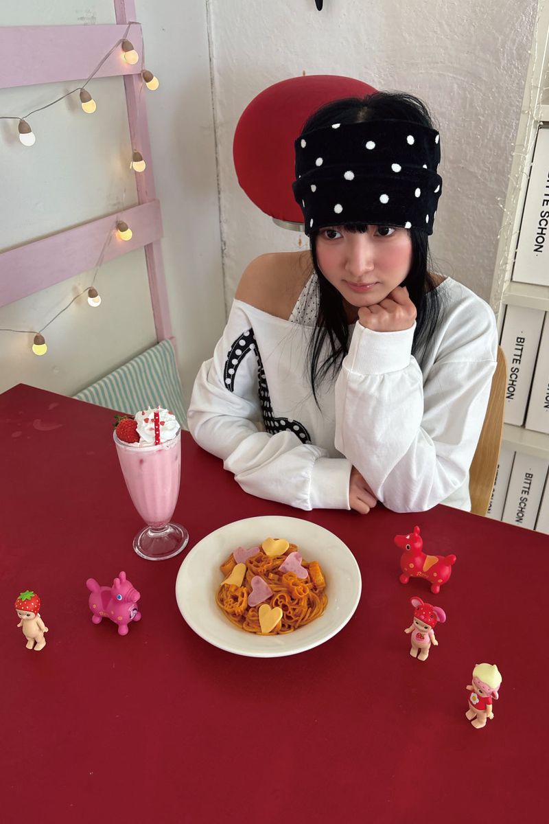 SHAKIRI（シャキリ）の「[BITTE DOSAN X SHAKIRI] MELODY OFF SHOULDER TOP (WHITE)（Tops）」
