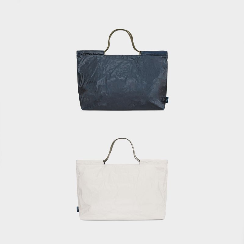 BASKISS(バスキス)の「TYVEK FLEXIBLE BAG - Indigo Blue & Light Gray (LARGE)(Bags)」