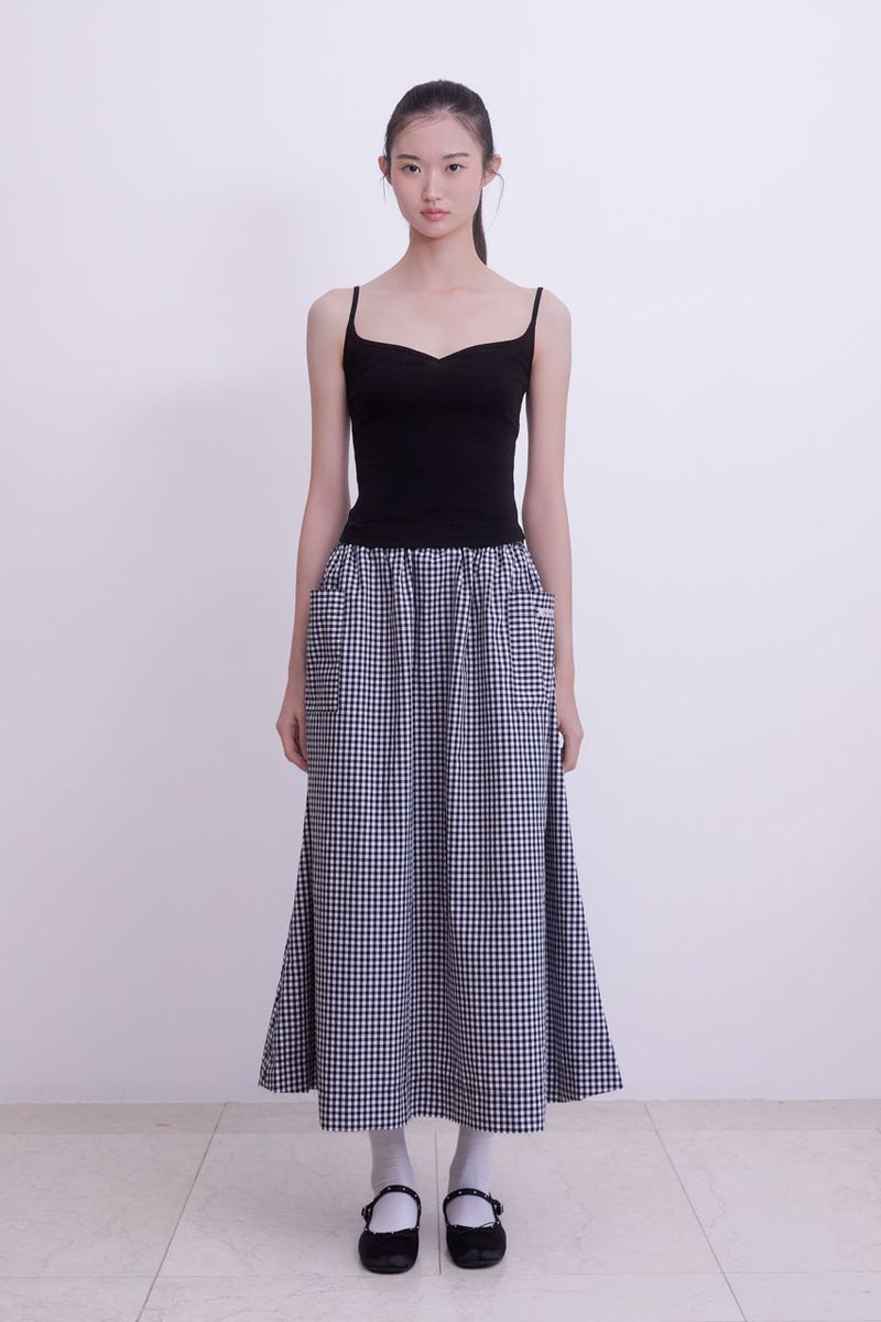 Gingham check pocket shirring Long skirt (BLACK)