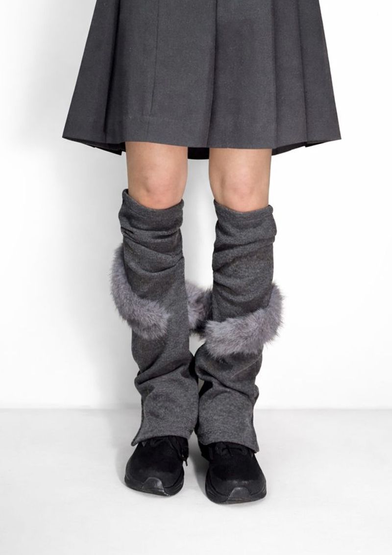CURVED FUR LEG WARMERS . GRAY