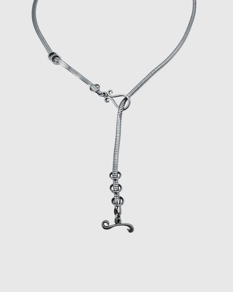 Flat round necklace
