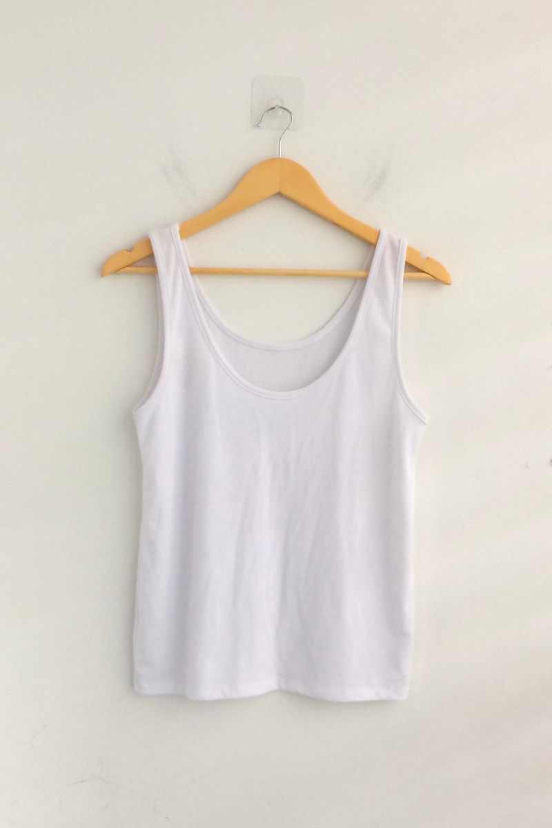 Natural fit color sleeveless