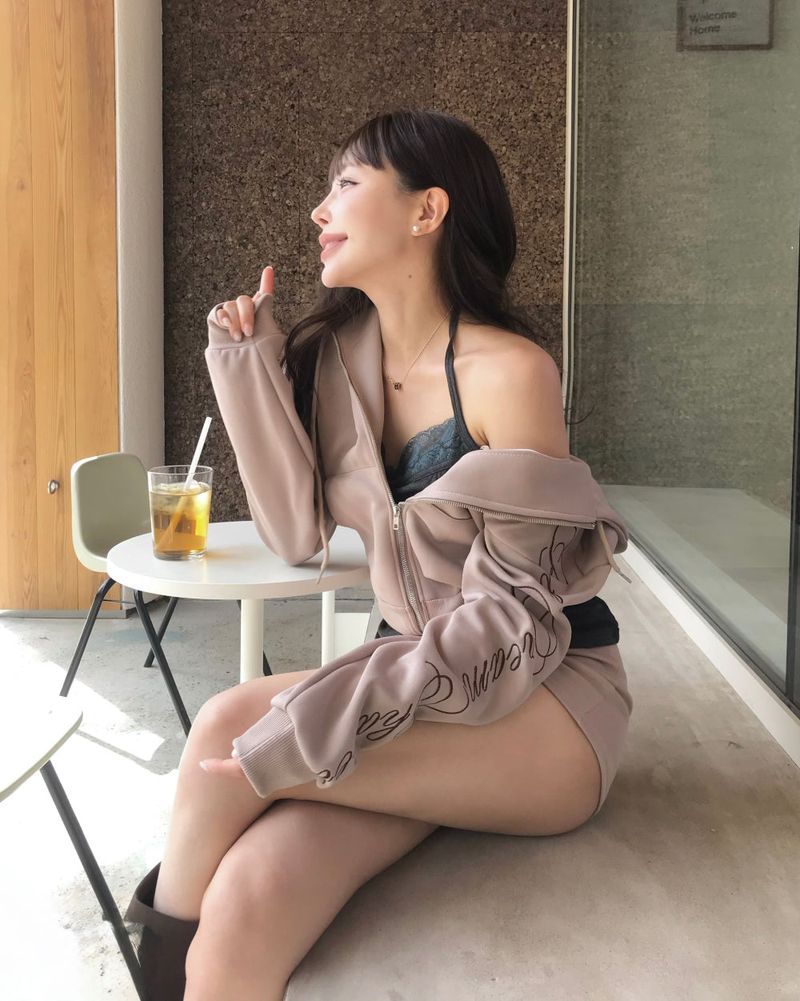 cloudemotion（クラウドエモーション）の「whats a girl - letter hoodie + traing pt set（Setup）」