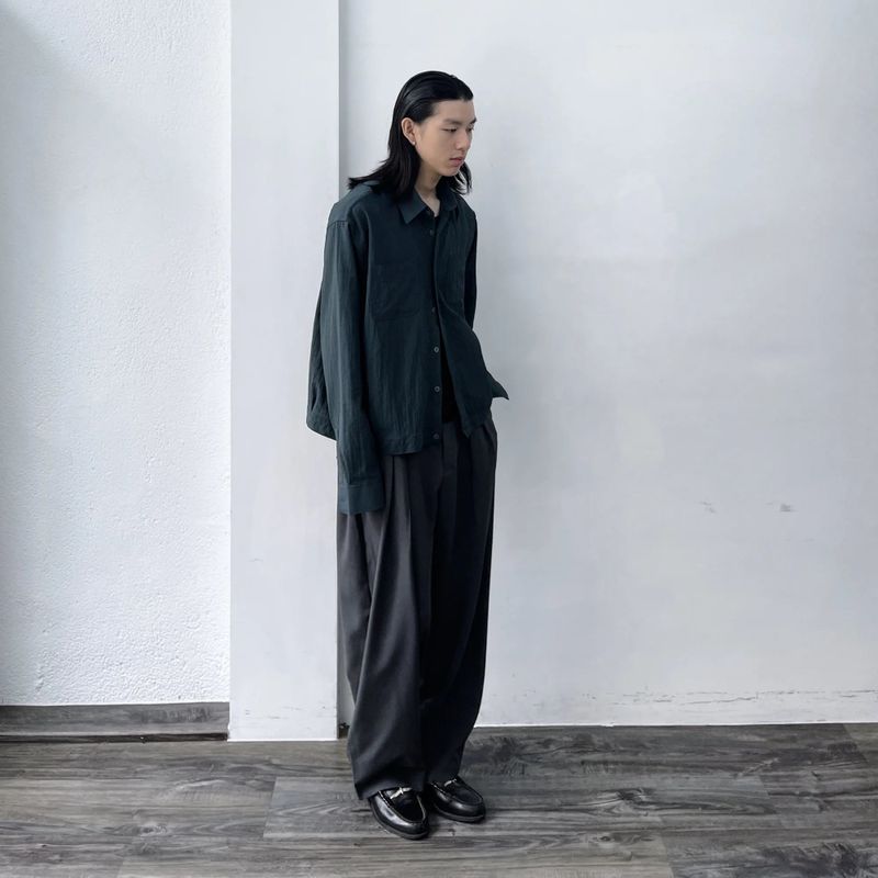 Curved Pleated Wide Trousers