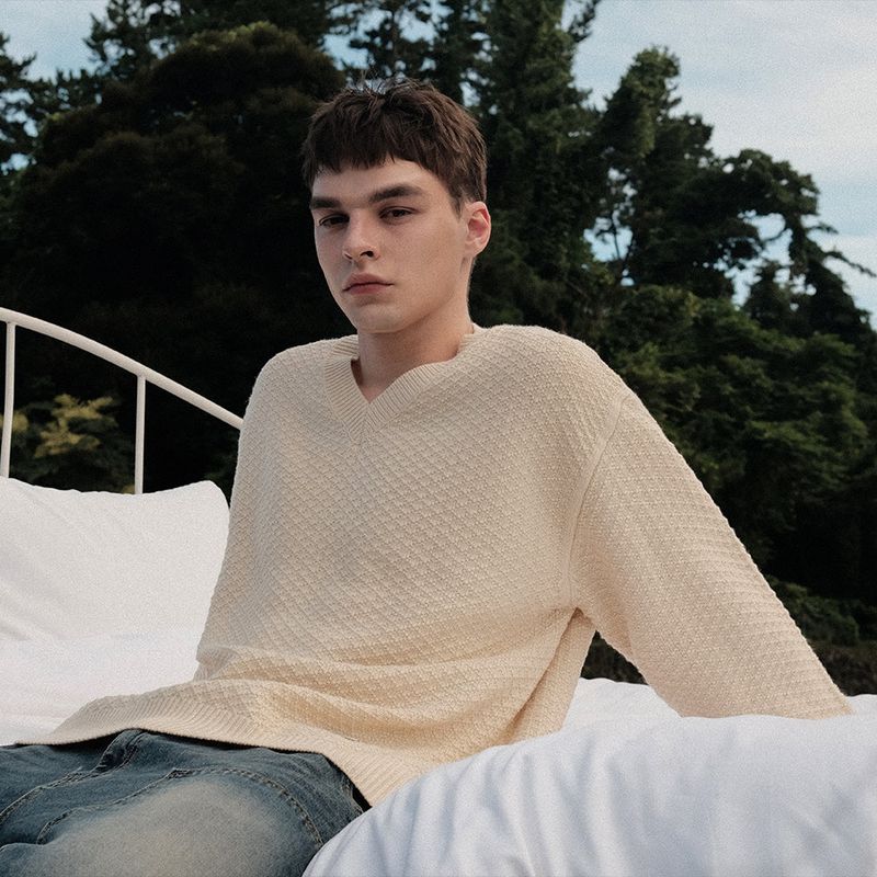Retro Pattern V-Neck Knitwear - Ivory
