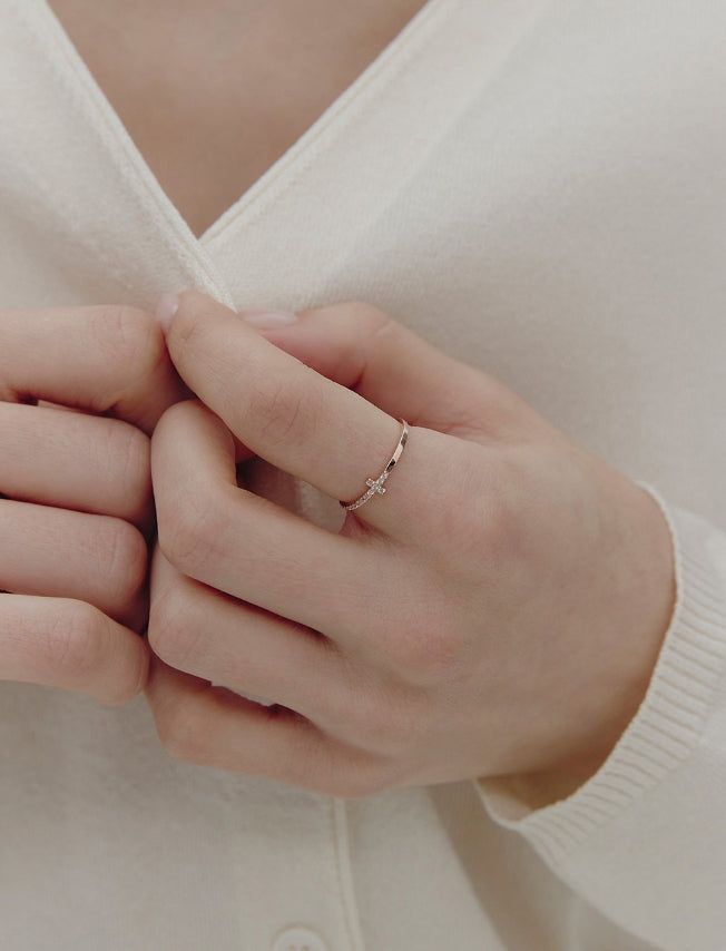 26SS★ Truly Essence 14K Cross Pave Ring