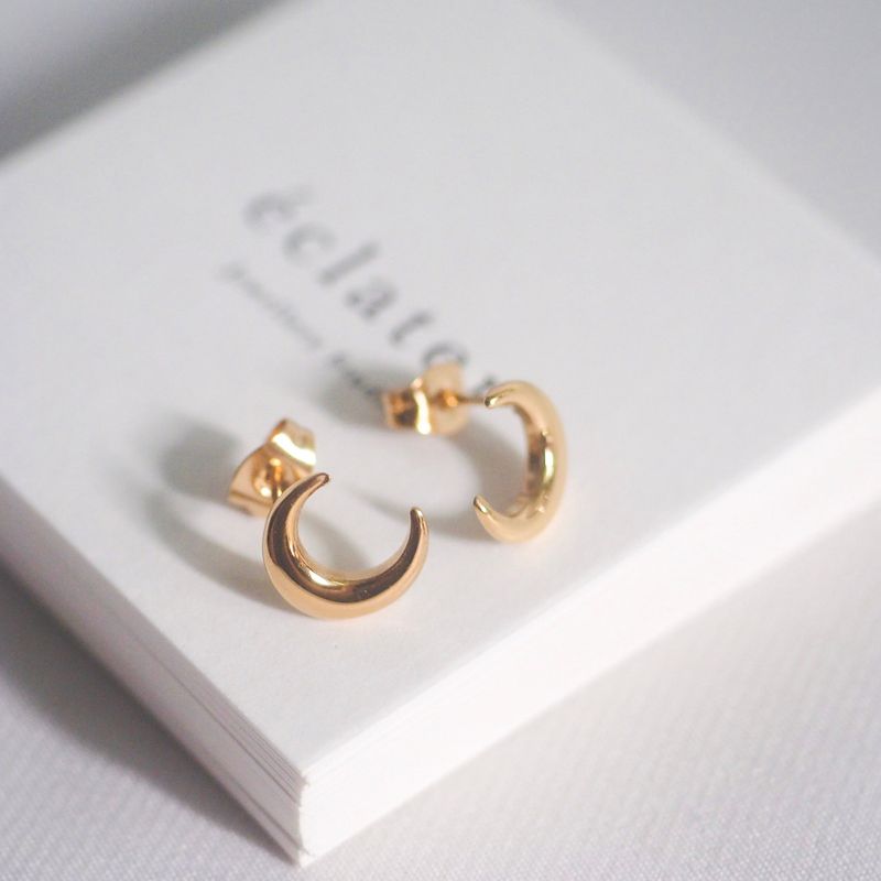 éclater（エクラテ）の「Crescent Moon Earrings（Accessories）」