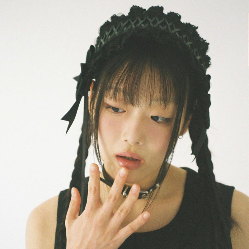 Gothic Lace-Up Headdress - Black 