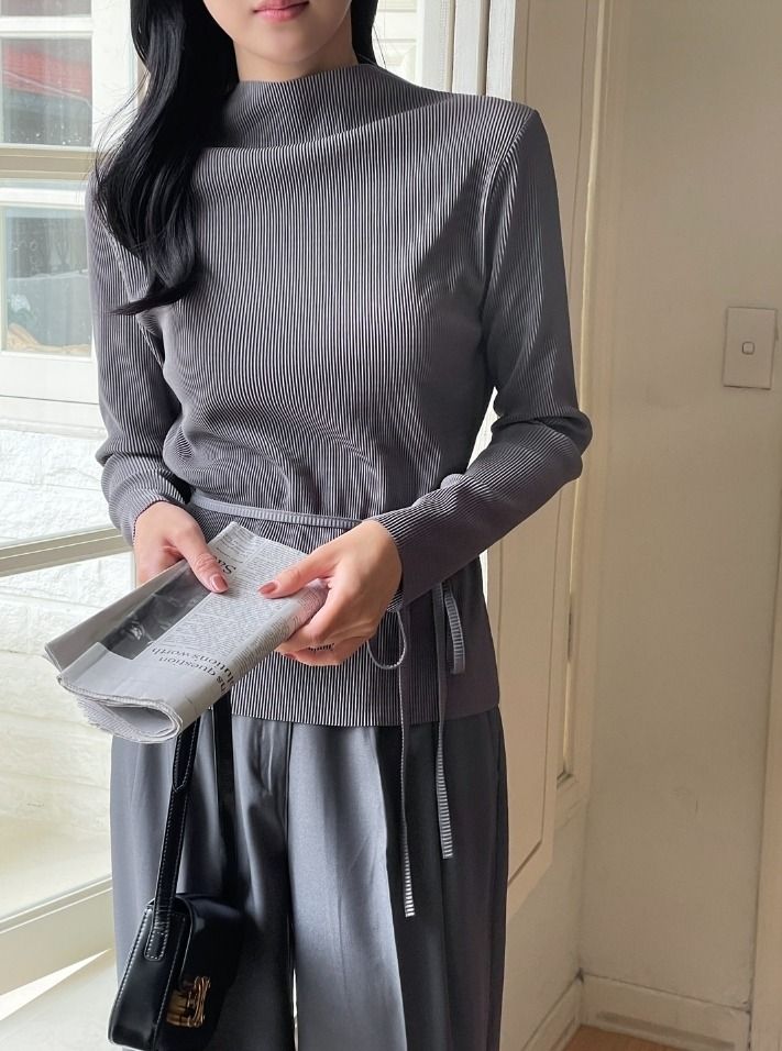 iam mari（アイアム マリ）の「Serr Half-Neck Pleat Tee-Blouse (Strap Set)（Tops）」