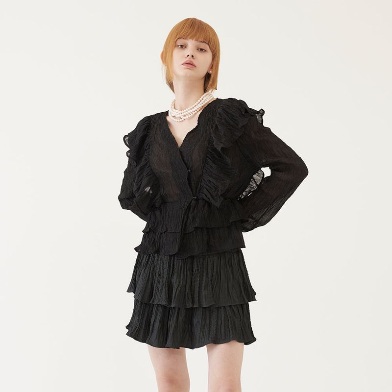 TMO BY 13MONTH(ティーエムオーバイサーティーンマンス)の「RUFFLED BLOUSE (BLACK)(Tops)」