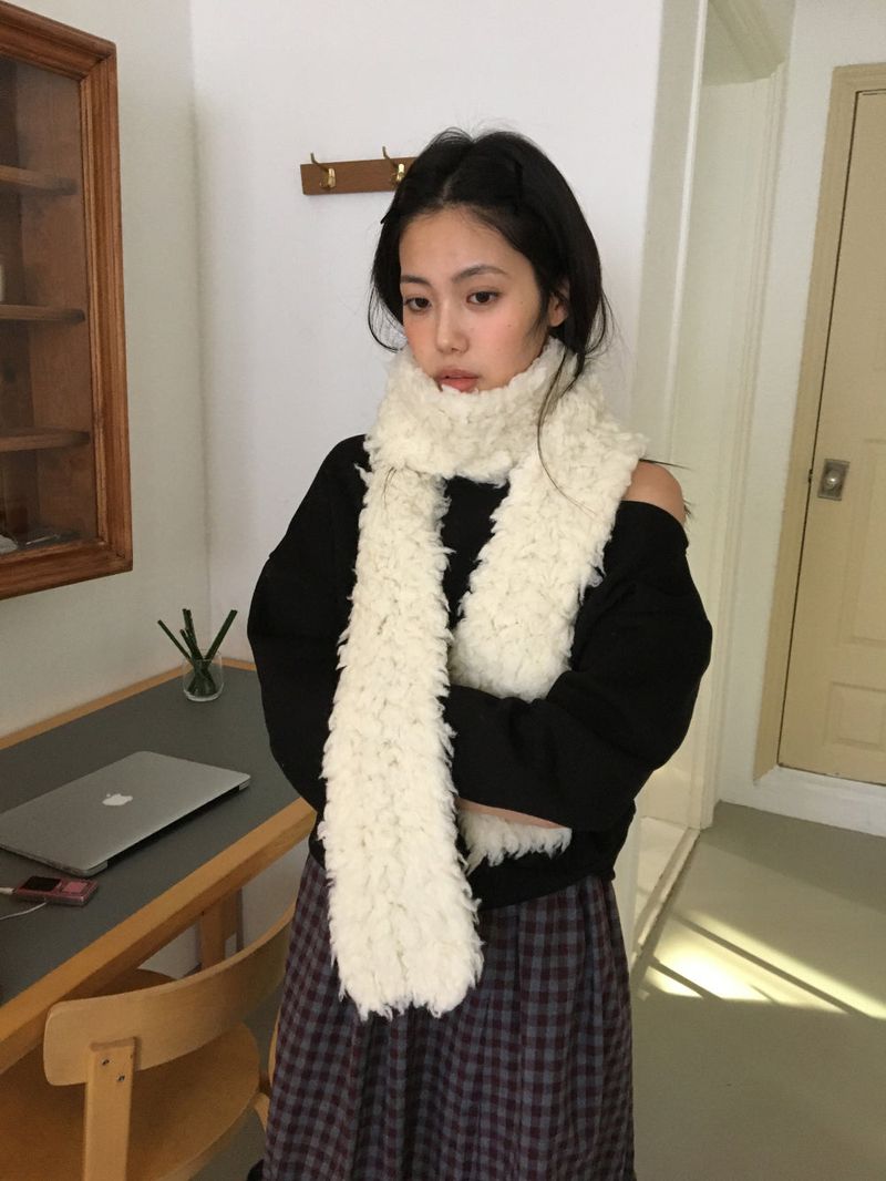 Movi Fluffy Fine Wool Muffler (4 Colors)