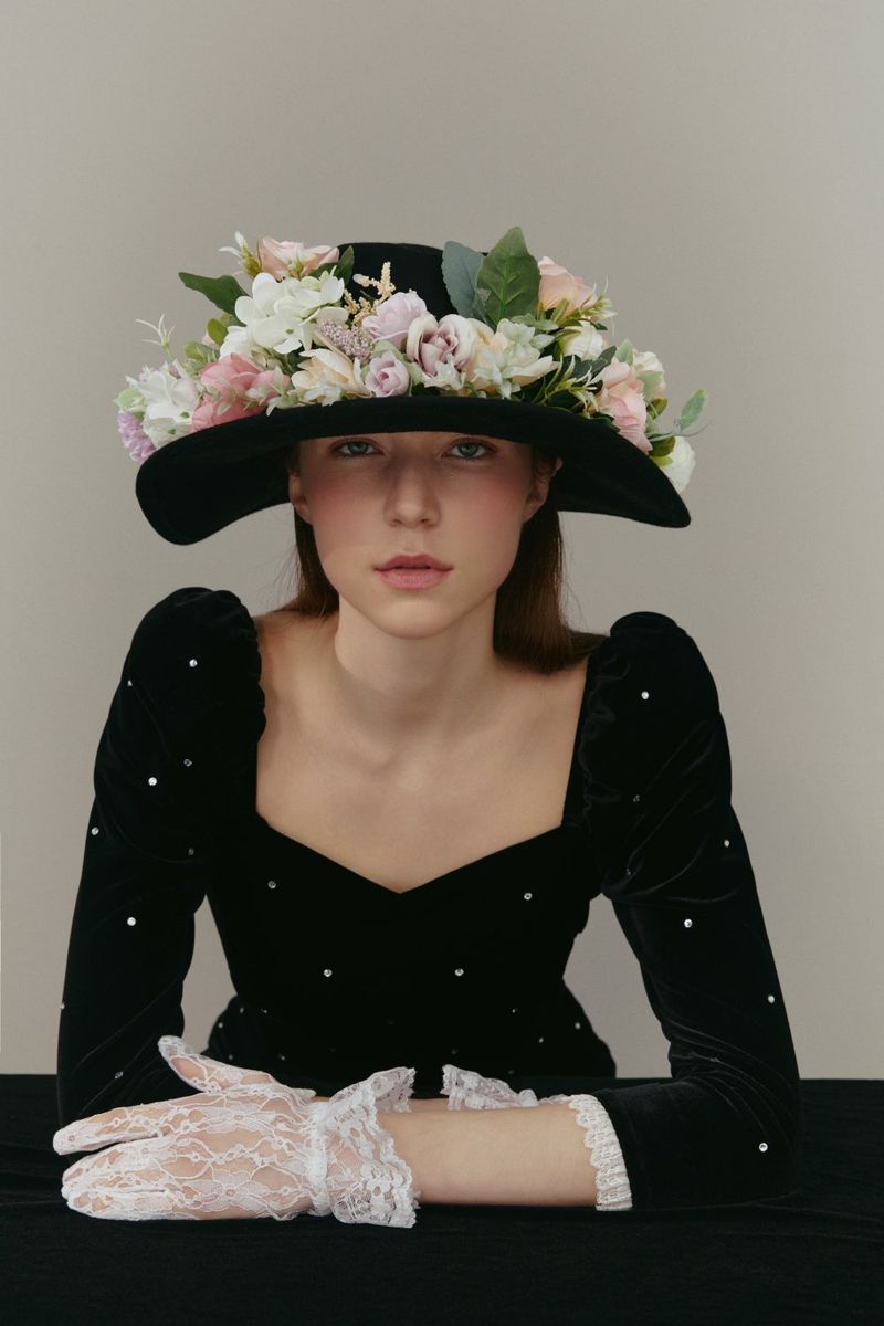 Velvet neckline dress