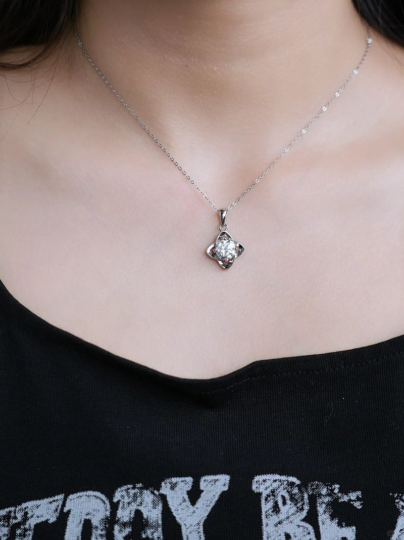 Such a shiny necklace