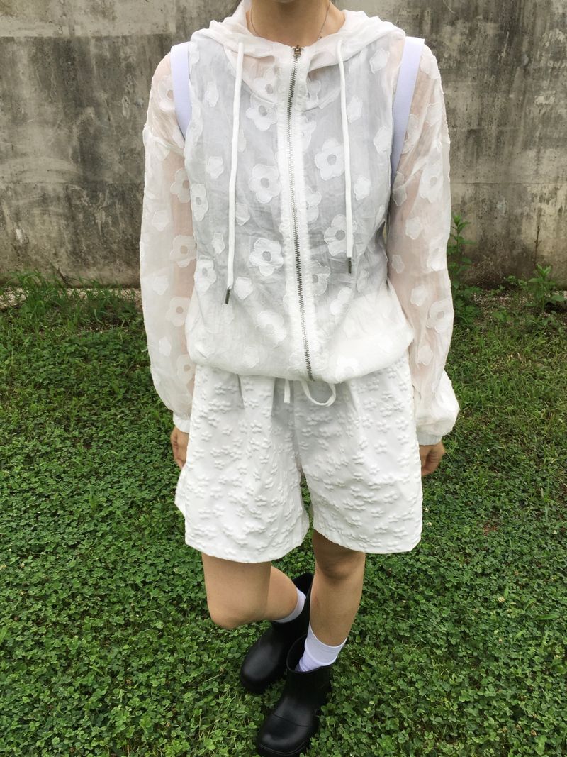 Zan Flower Embossed Short Pants (5c)
