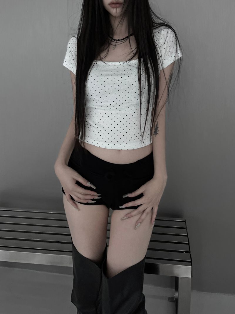 URBAN UNIQUE(アーバンユニーク)の「dottie crop short sleeve T (2color)(Tops)」
