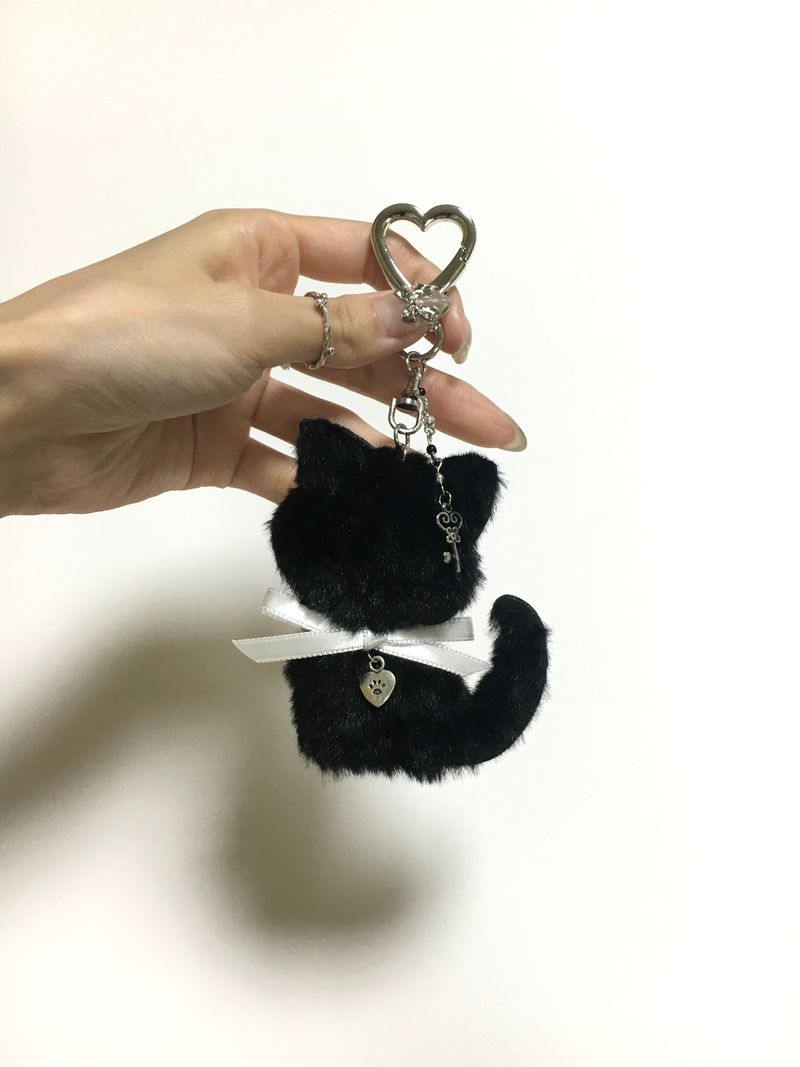 fluffy cat keyring