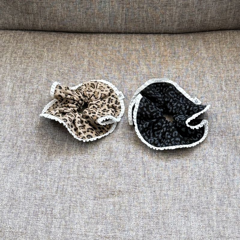 scrunchie corduroy leopard_black