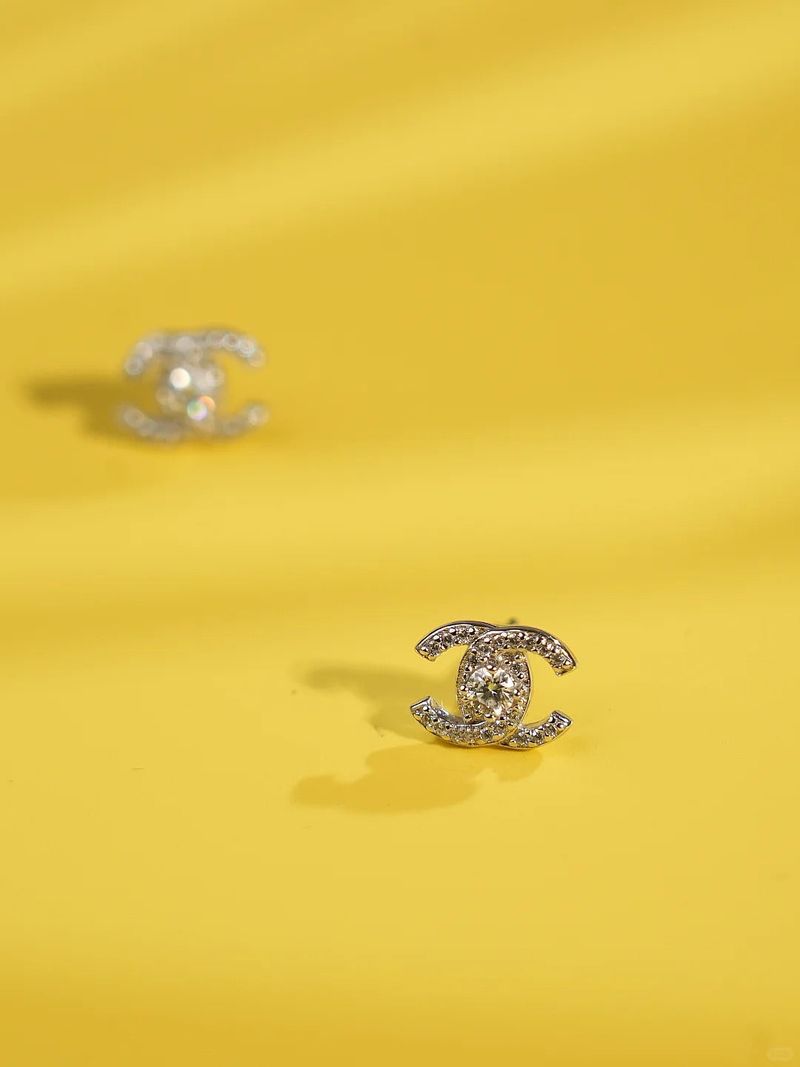 Beautiful double C earrings