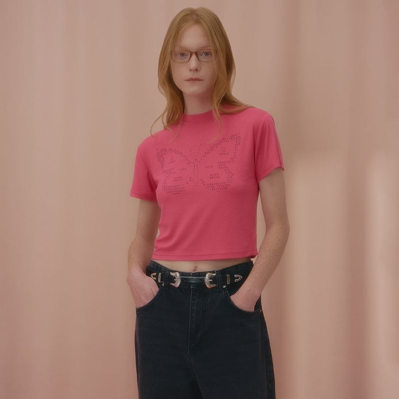 NCOVER(エンカバー)の「TEXT BUTTERFLY CROP TSHIRT-PINK(Tops)」