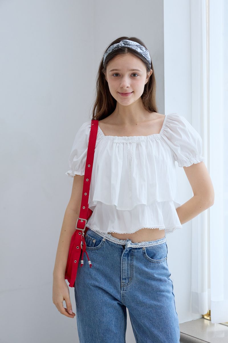PINK PINEAPPLE（ピンクパイナップル）の「TIERED PUFF BLOUSE（Tops）」
