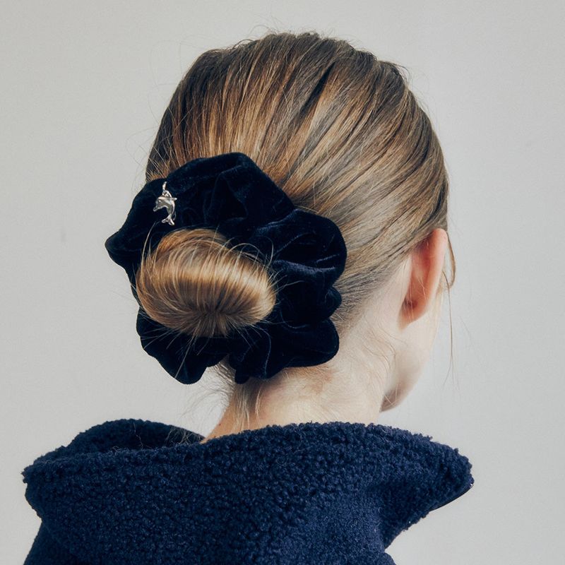 DOLPHIN SCRUNCHIE (BLACK)