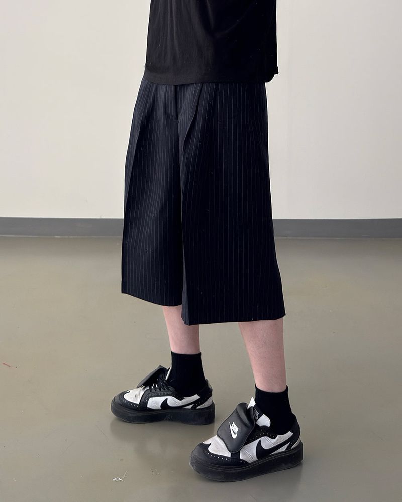 Node Pin Stripe Bermuda Slacks