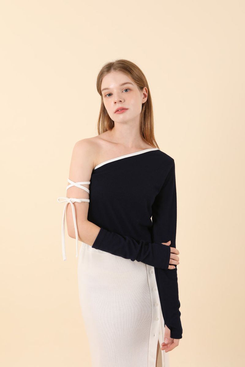 Strap Off Shoulder Warmer T-shirt Navy