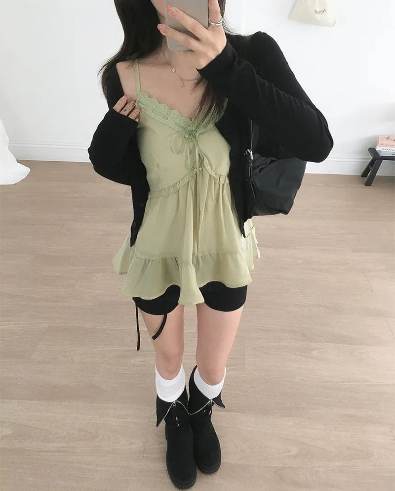 Frill Sleeveless Blouse (2 colors)