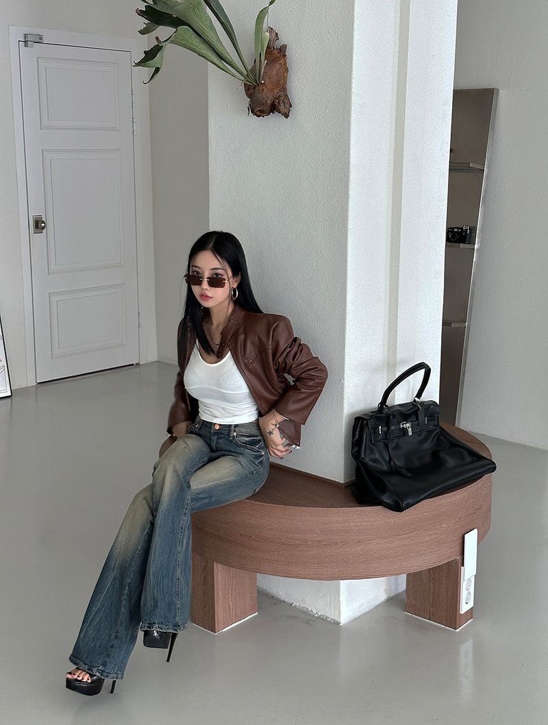Slit Deep U-Neck Shoulder Pad T-Shirt