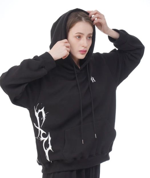 DXOH(ディソエイチ)の「ユニセックスサンダーロゴフーディー(トップス)」