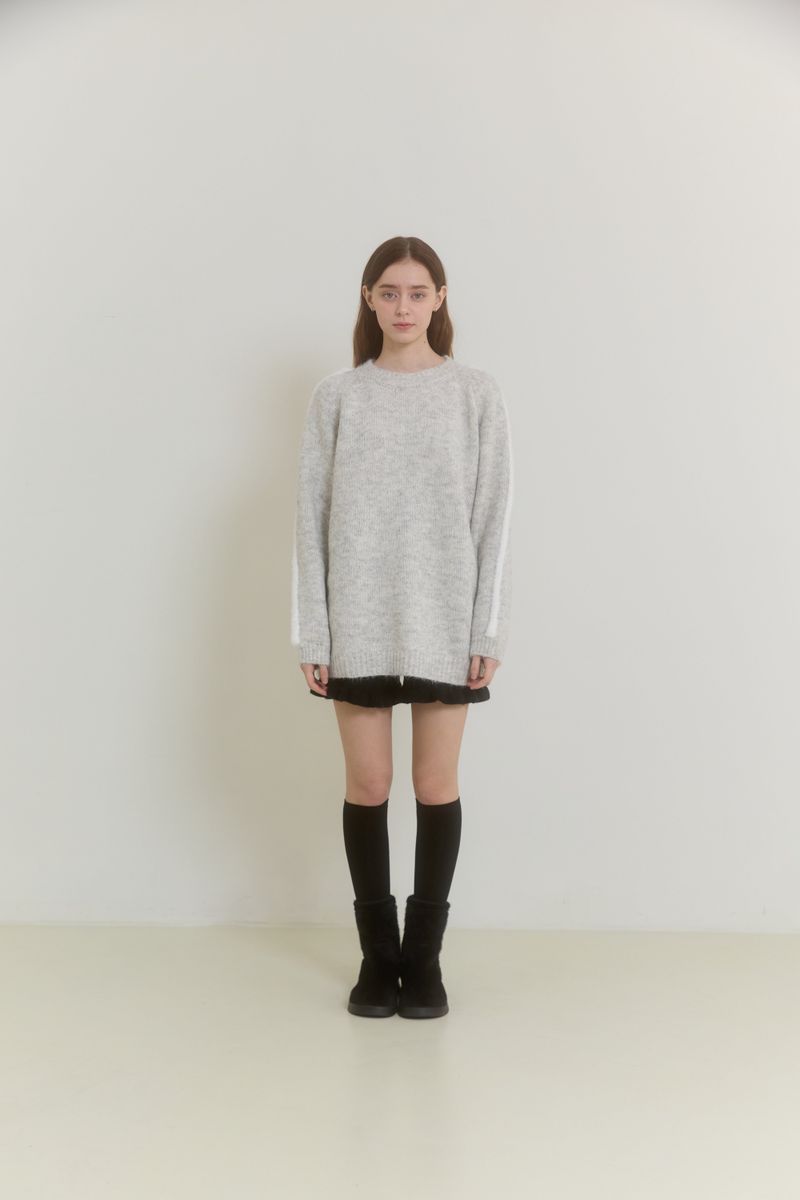 SNOWY TRIM ROUND KNIT