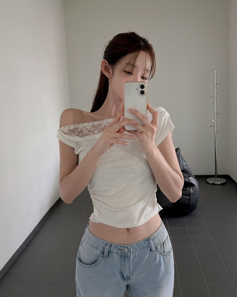 MAYBINS（メイビンス）の「Lace-trim off-shoulder top（Tops）」