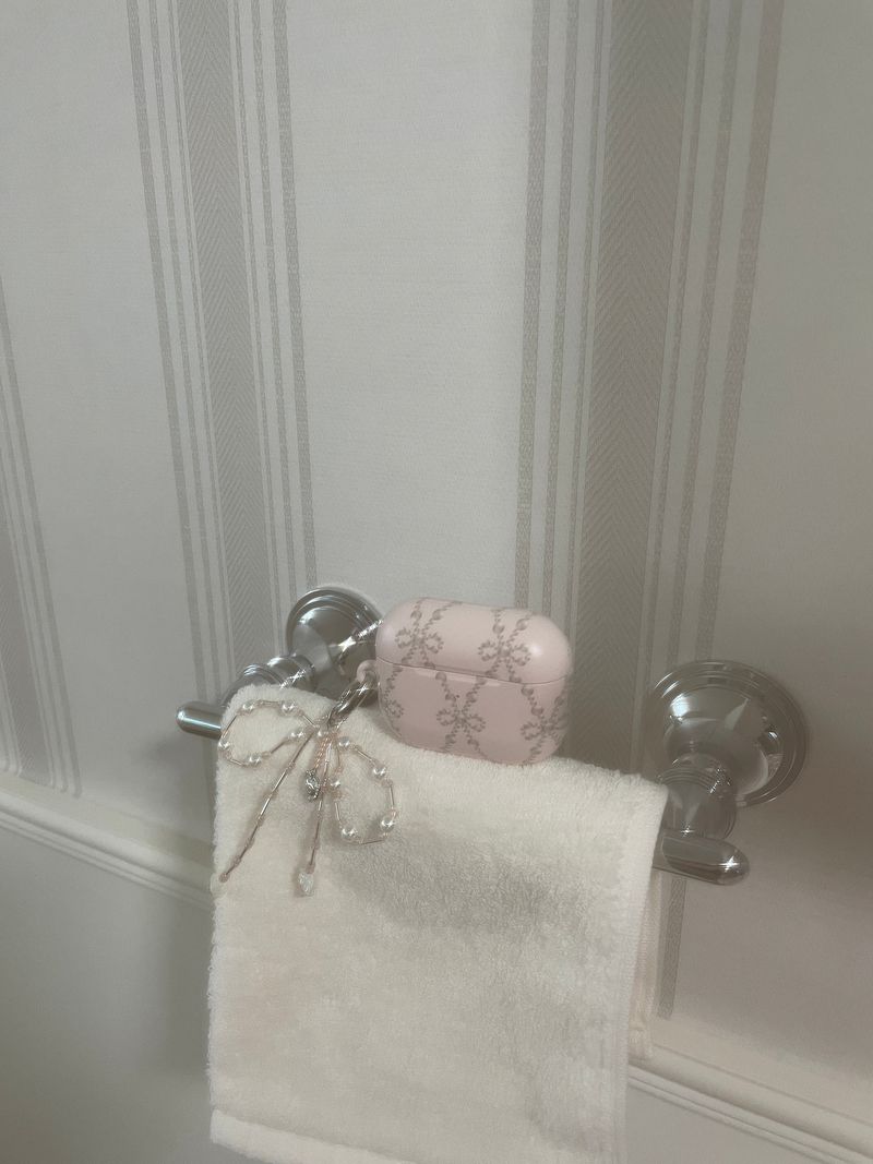 Hold me tight (Pink/Matt) airpod case
