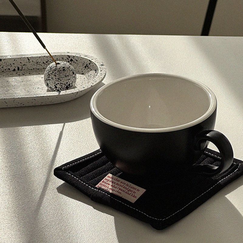 studio moncher（スタジオ モンシェール）の「コーヒー&ティーコースター 2PCS (Black)（スマホグッズ/小物）」