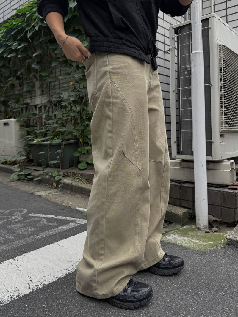 AVAND（アバンド）の「カー インシジョン カーブド コットンパンツ（パンツ）」