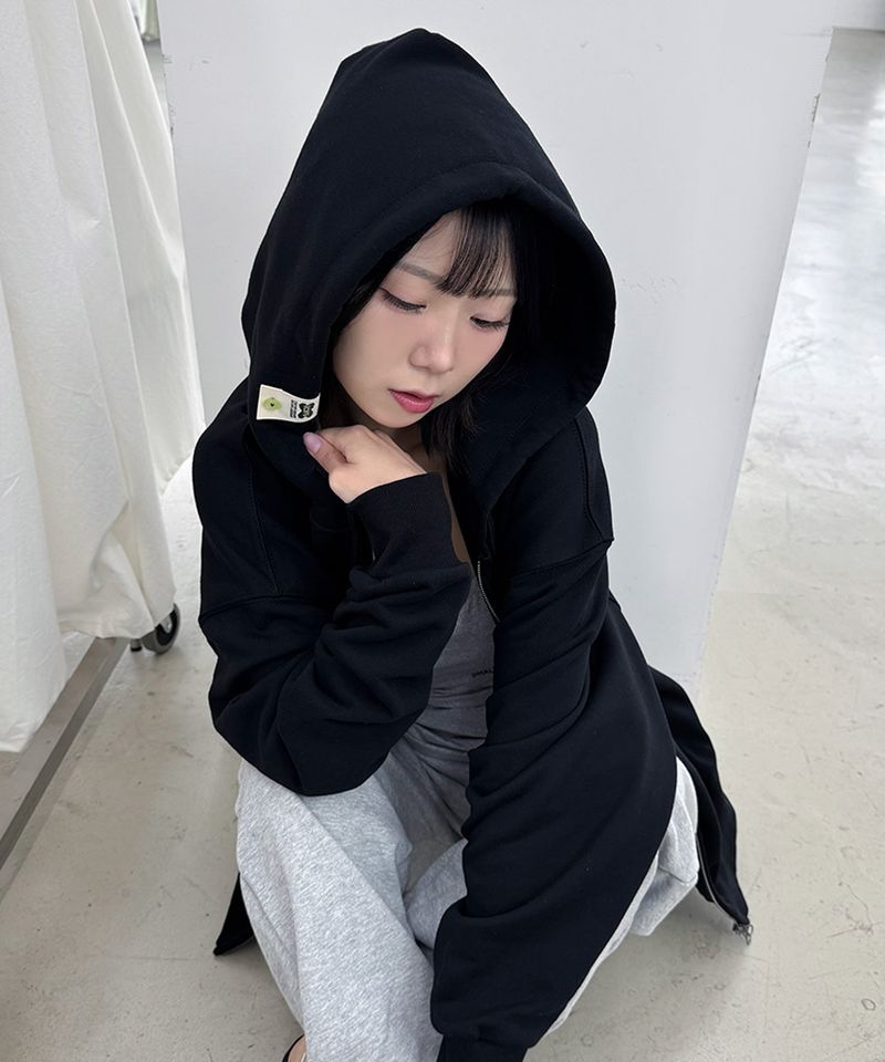 TEESSERT（ティザート）の「サークルトゥクローバー2wayフードジップアップ [Black]（トップス）」