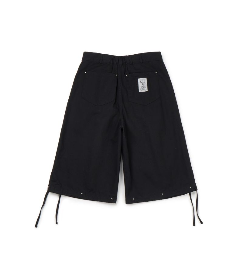 Inverted Pleats Rivet Bermuda Pants (Black)