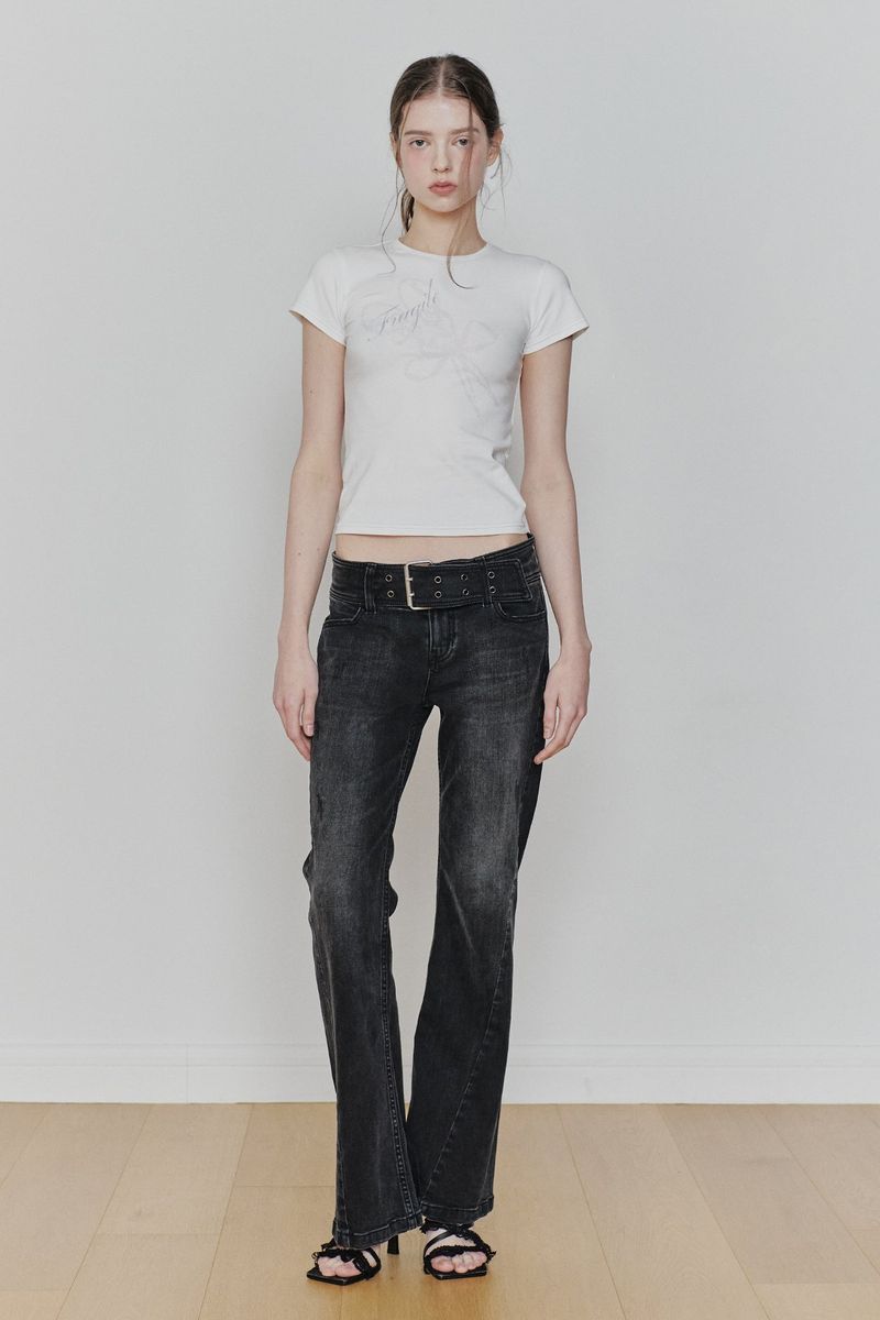 FRAGILE GRAPHIC TEE white