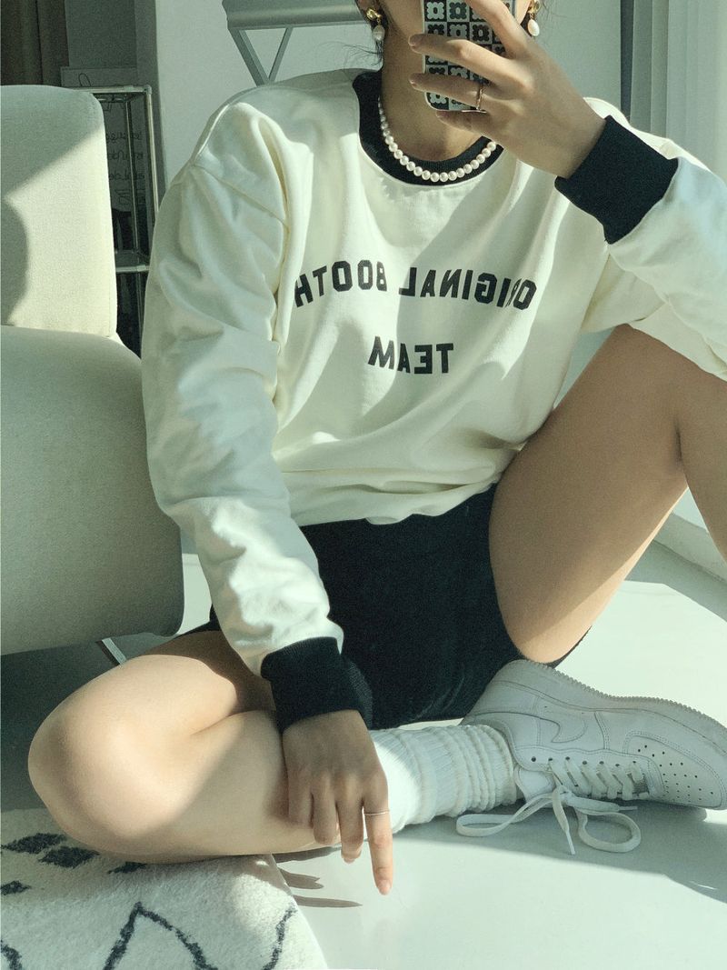 original logo sweat shirt. cream&black