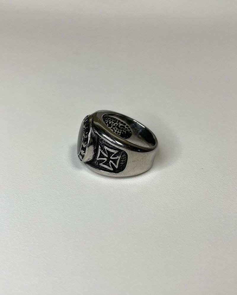 bold round onyx ring