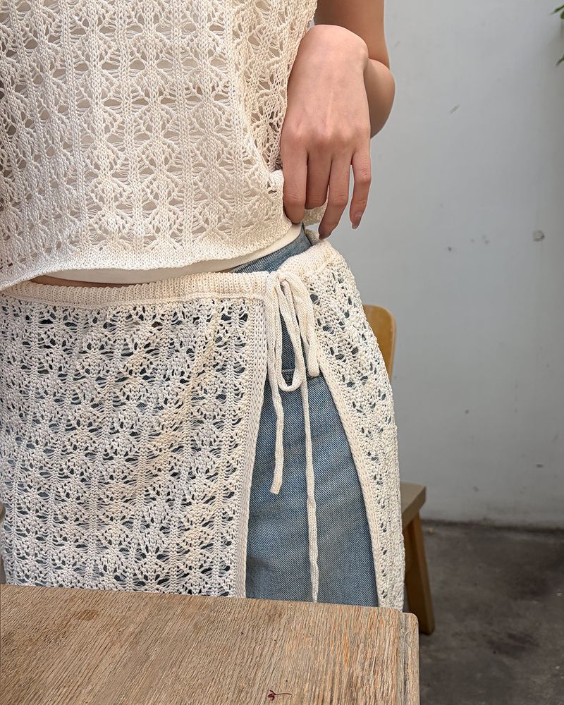Dam knit sleeveless & wrap skirt set
