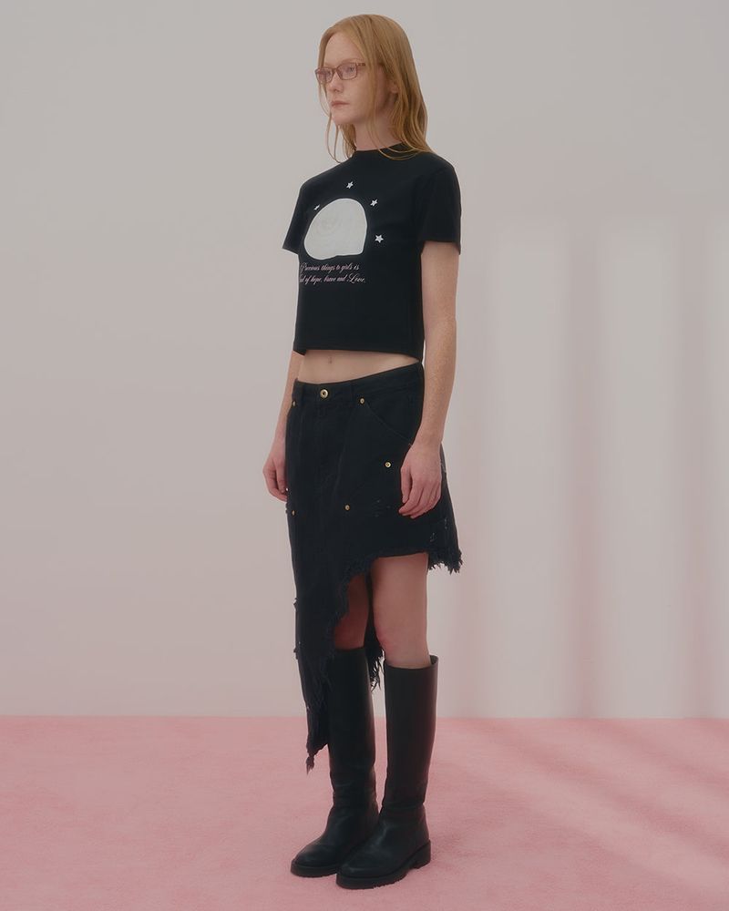 CHARMING SHELL CROP TSHIRT-BLACK