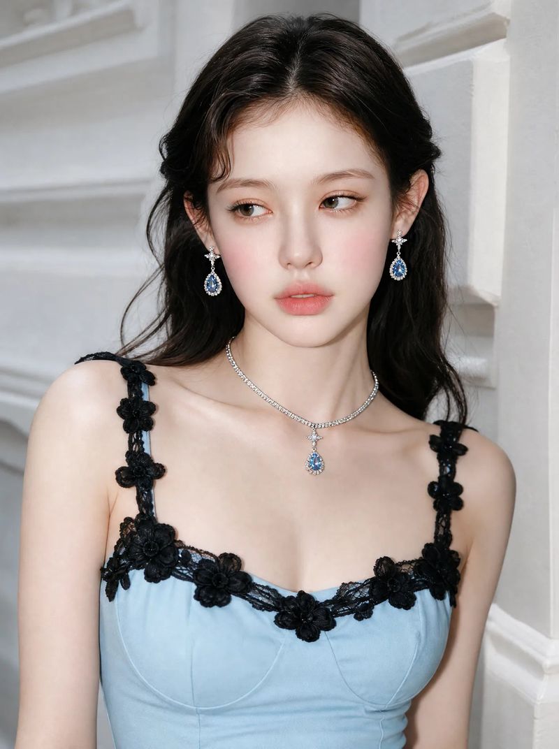Romantic Queen Earring - Light Sapphire