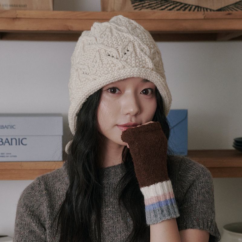 ALLINCOMPLETE（オールインコンプリート）の「Ivy Rolling Bonnet Beanie (Ivory)（Hats）」