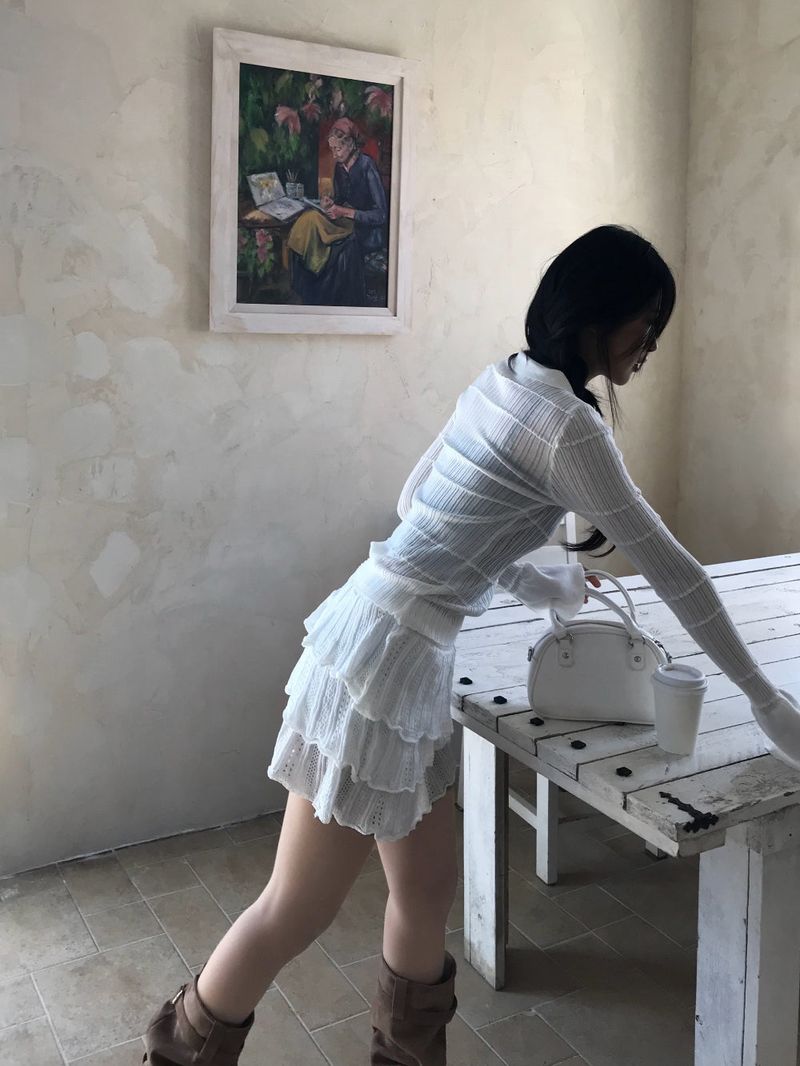 ローマンカラーVネックリベットニット＆カンカンフレアミニスカートセット