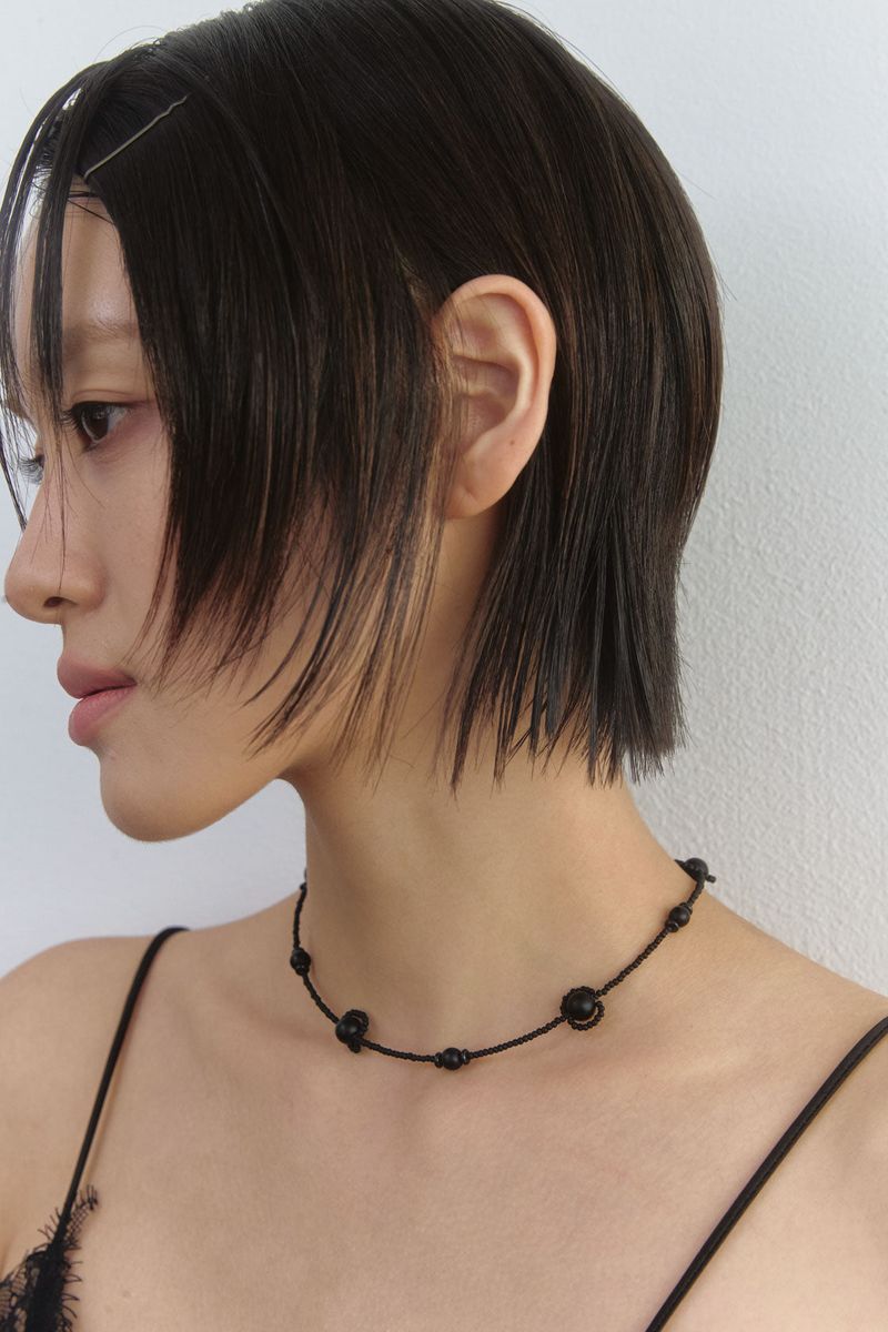 Onyx linked pattern necklace – short