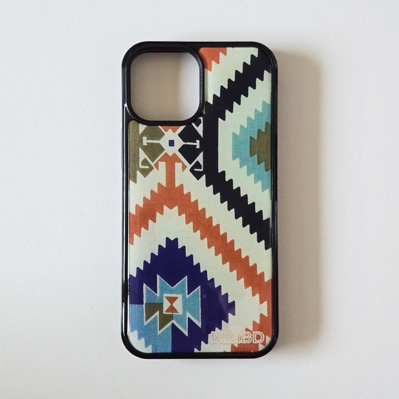 MEMORIESBOUNDARY（メモリーズバウンダリー）の「Vintage Navajo Weave Phone Case (Apricot)（Smartphone Accessories）」